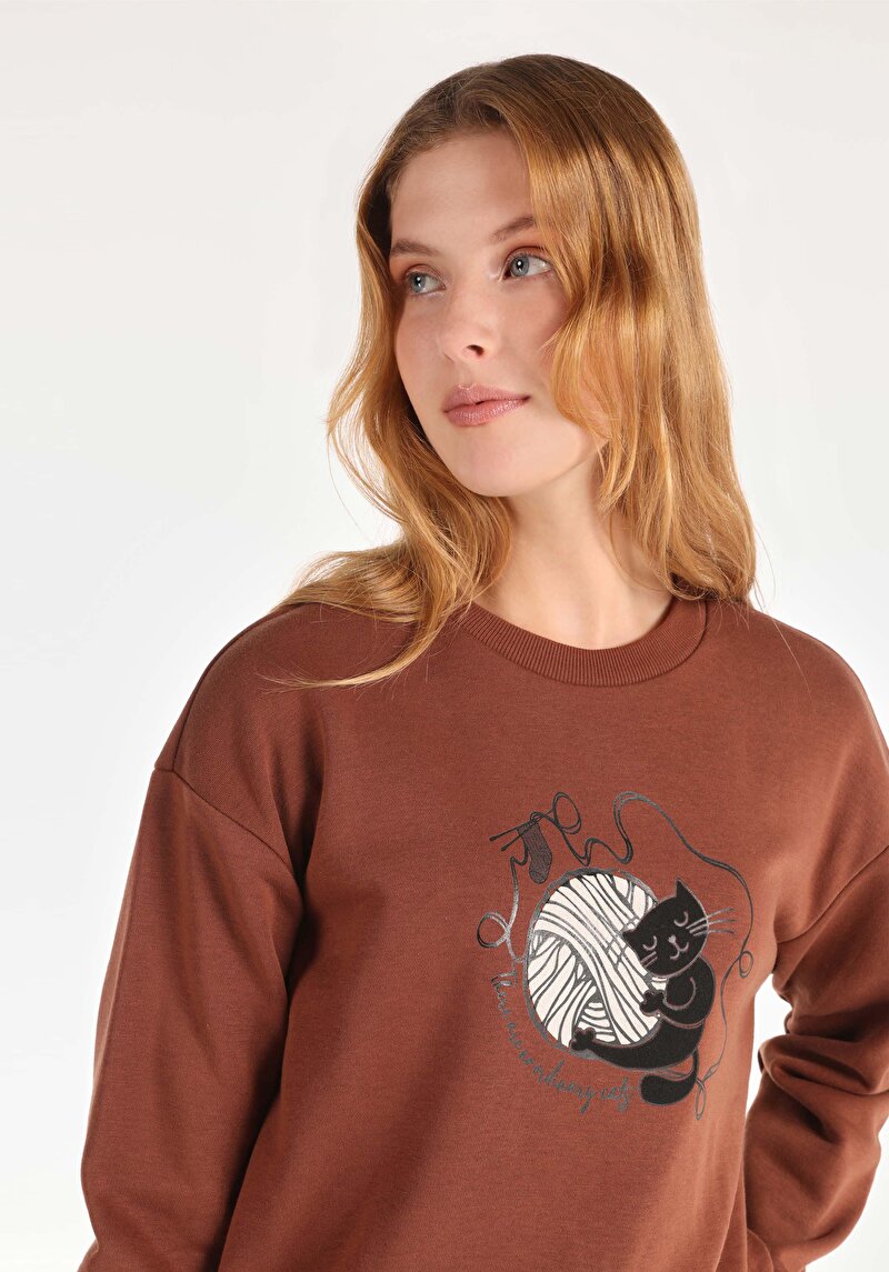 Regular Fit Yuvarlak Yaka Baskılı Kadın Kahverengi Sweatshirt