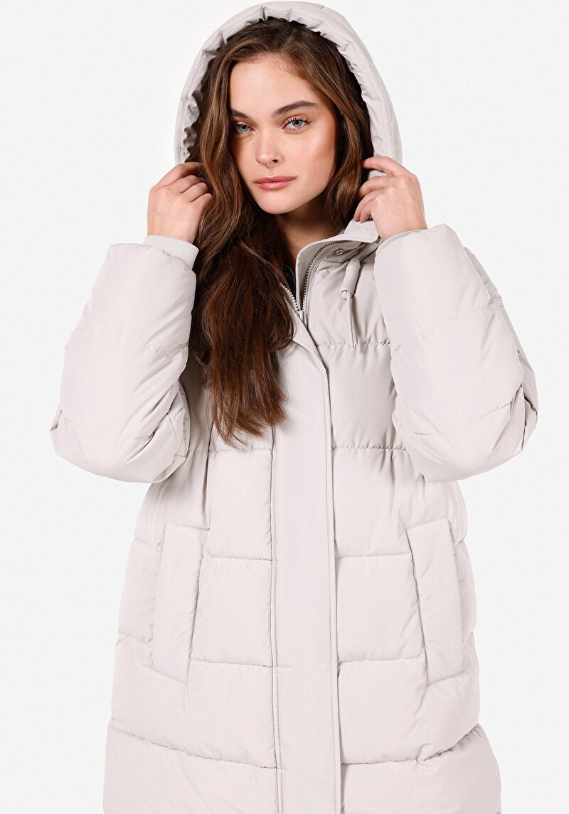 Regular Fit Kapüşonlu Çıtçıtlı Astarlı Suya Dayanıklı Kadın Bej Kaban