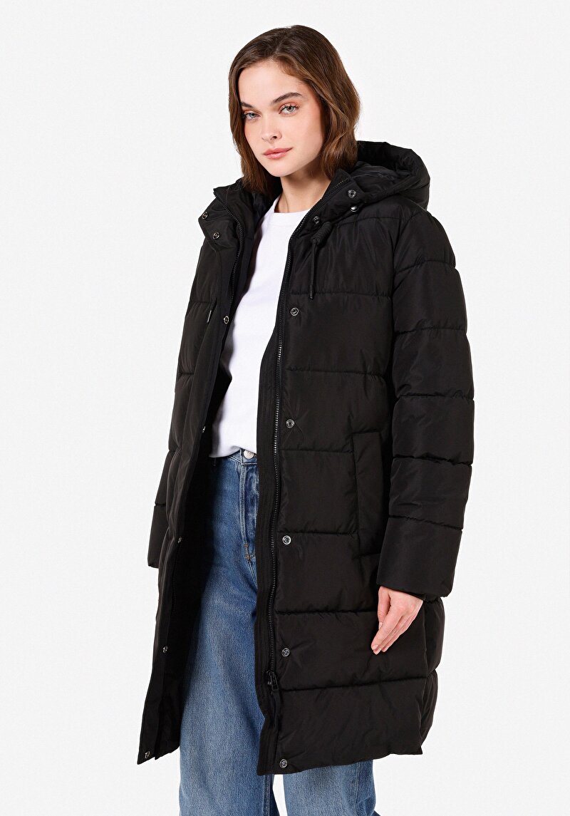 Regular Fit Kapüşonlu Çıtçıtlı Astarlı Suya Dayanıklı Kadın Siyah Kaban