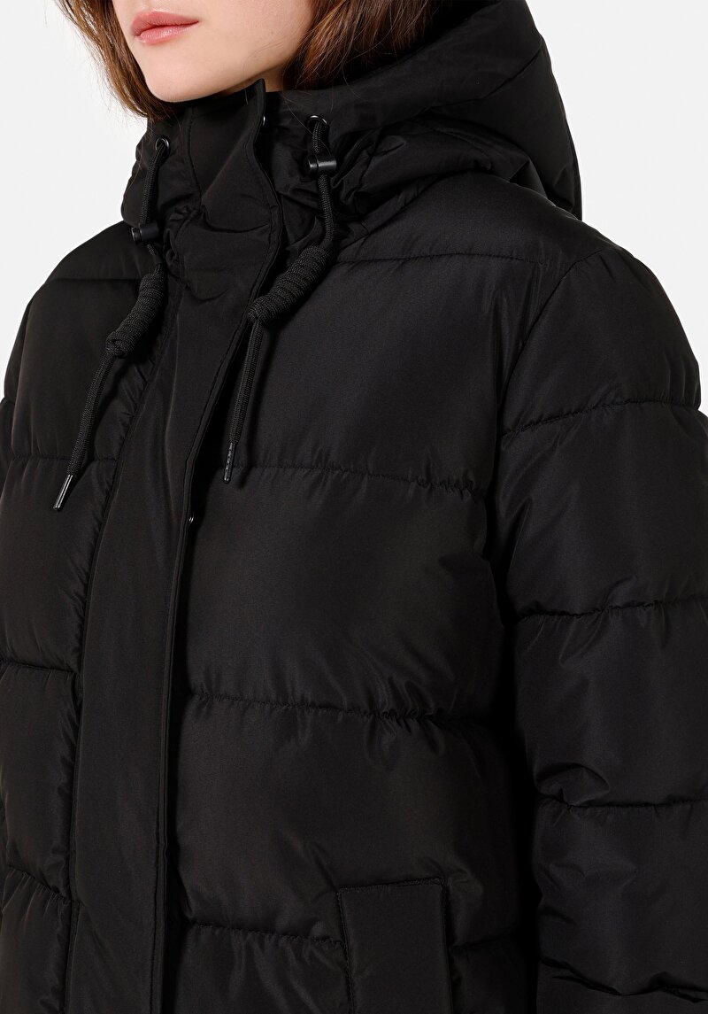 Regular Fit Kapüşonlu Çıtçıtlı Astarlı Suya Dayanıklı Kadın Siyah Kaban