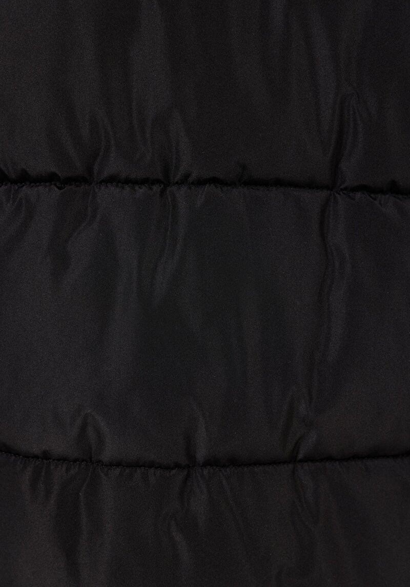 Regular Fit Kapüşonlu Çıtçıtlı Astarlı Suya Dayanıklı Kadın Siyah Kaban