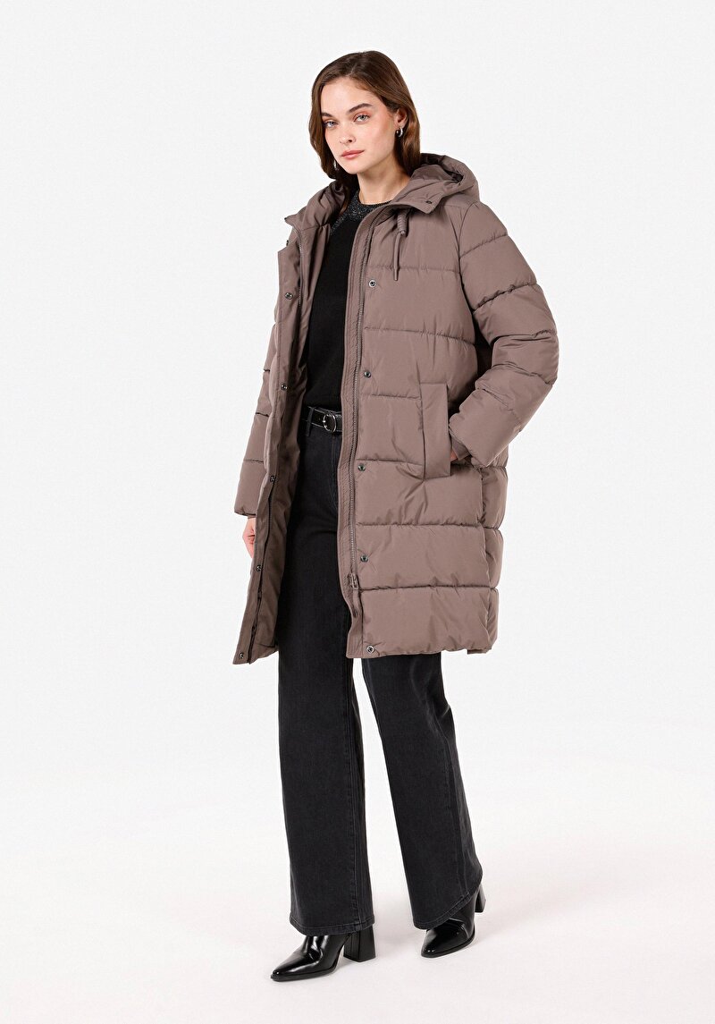 Regular Fit Kapüşonlu Çıtçıtlı Astarlı Suya Dayanıklı Kadın Kaban