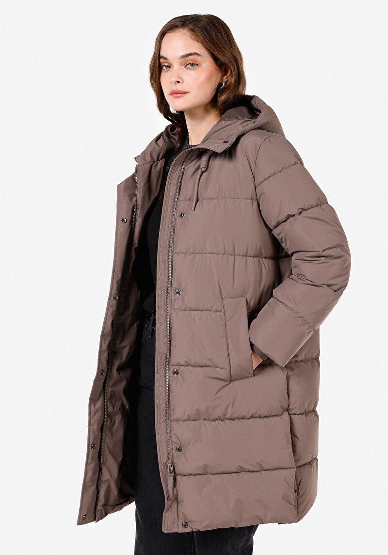 Regular Fit Kapüşonlu Çıtçıtlı Astarlı Suya Dayanıklı Kadın Kaban