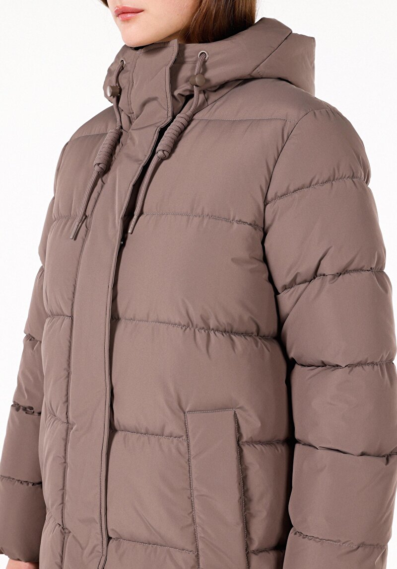 Regular Fit Kapüşonlu Çıtçıtlı Astarlı Suya Dayanıklı Kadın Kaban