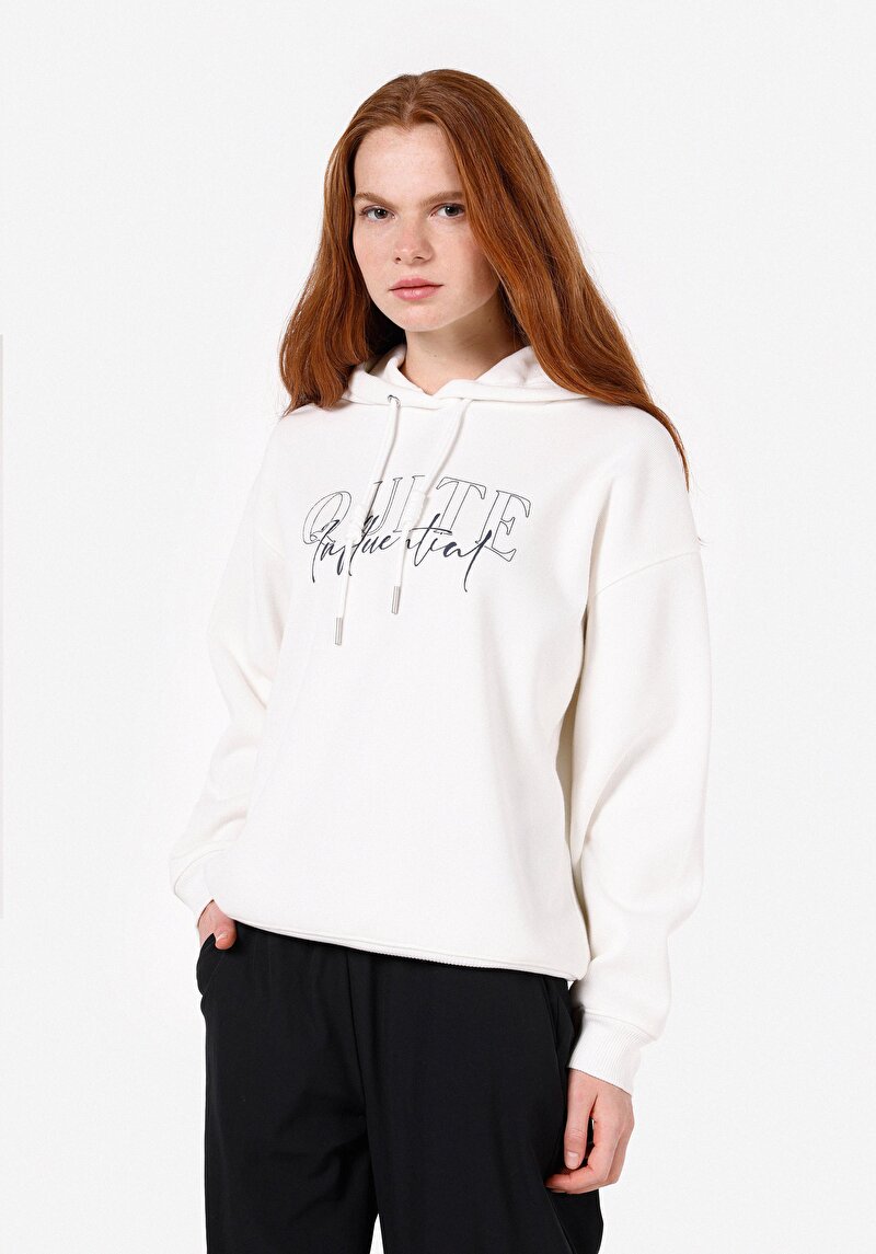 Regular Fit Kapüşonlu Kadın Beyaz Sweatshirt