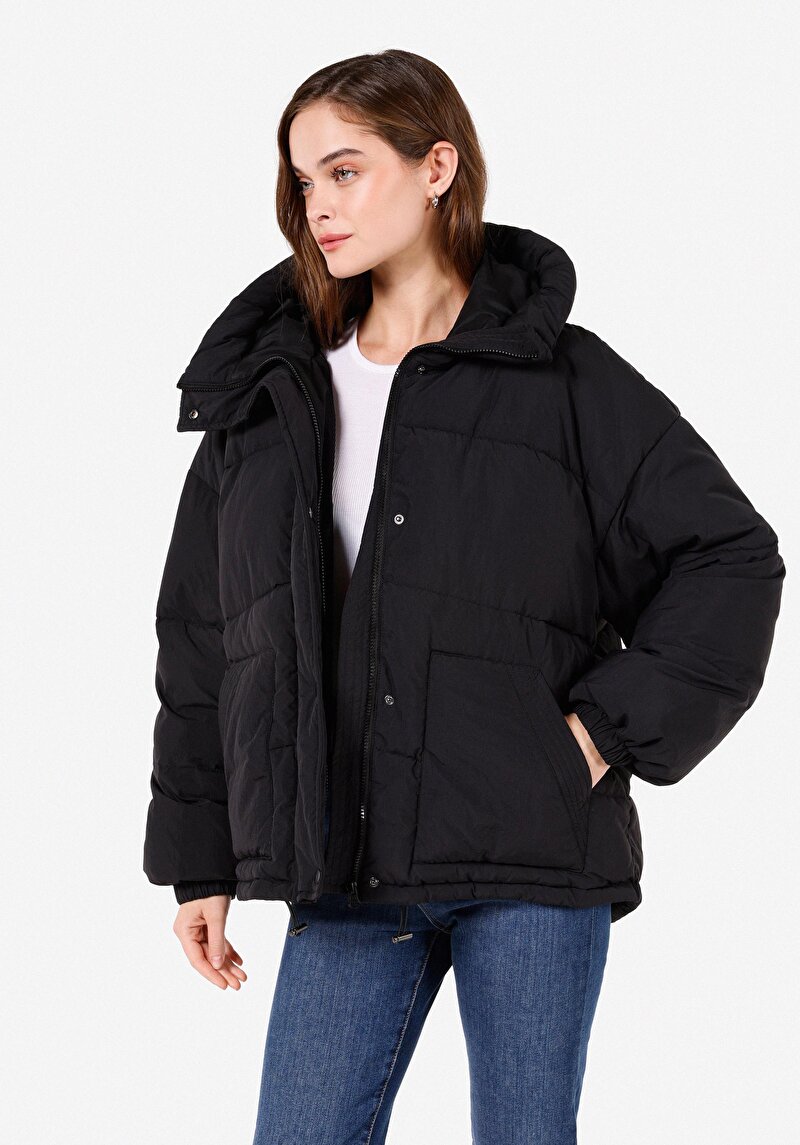 Regular Fit Kapüşonlu Çıt Çıt Düğmeli Kadın Siyah Mont
