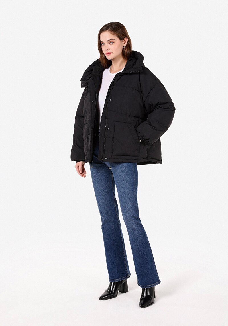 Regular Fit Kapüşonlu Çıt Çıt Düğmeli Kadın Siyah Mont