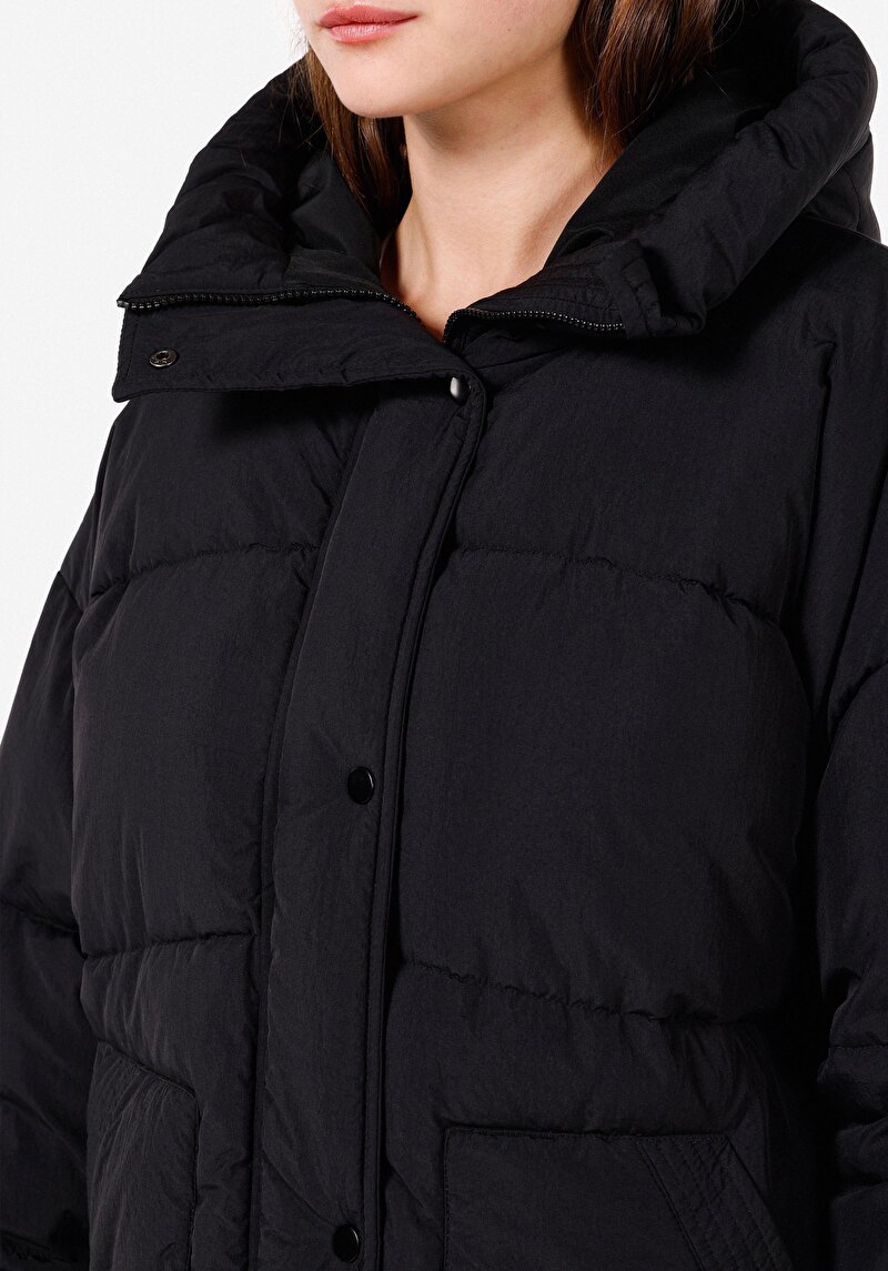 Regular Fit Kapüşonlu Çıt Çıt Düğmeli Kadın Siyah Mont