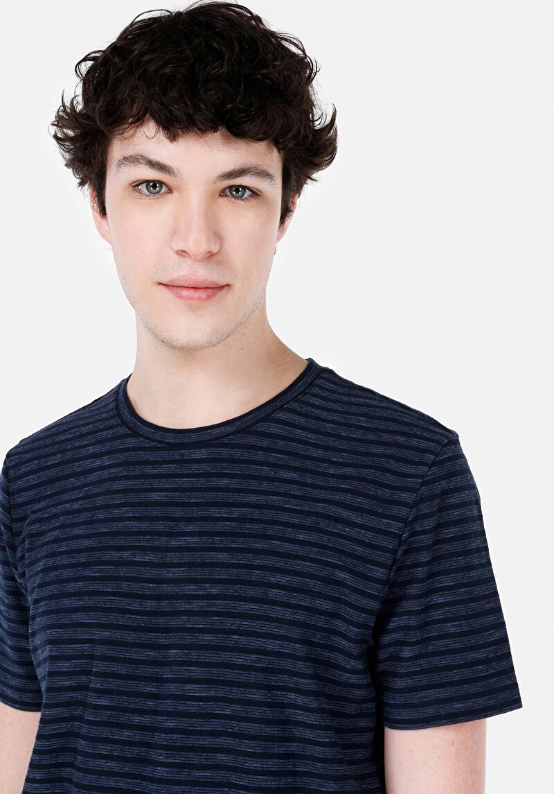Regular Fit Yuvarlak Yaka Çizgili Erkek Lacivert Kısa Kol Cepsiz Tişört