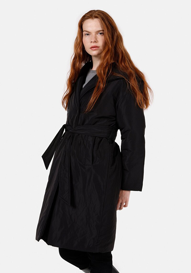 Regular Fit Kapüşonlu Cepli Kadın Siyah Kaban