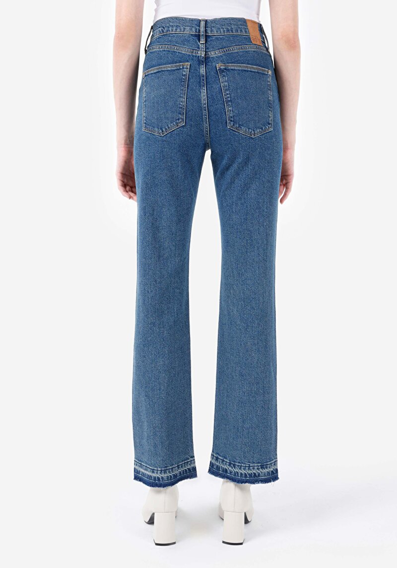 Regular Fit Yüksek Bel Yırtmaçlı Paça Kadın İndigo Jean Pantolon