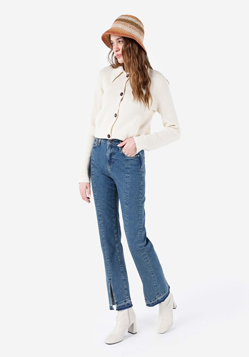 Regular Fit Yüksek Bel Yırtmaçlı Paça Kadın İndigo Jean Pantolon