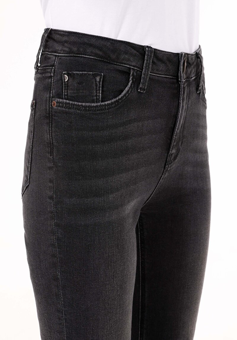 Slim Fit   Kadın Siyah Jean Pantolon