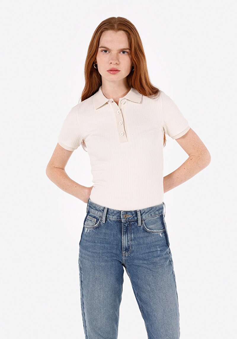 Slim Fit Polo Yaka Düz Kadın Ekru Kısa Kol Tişört
