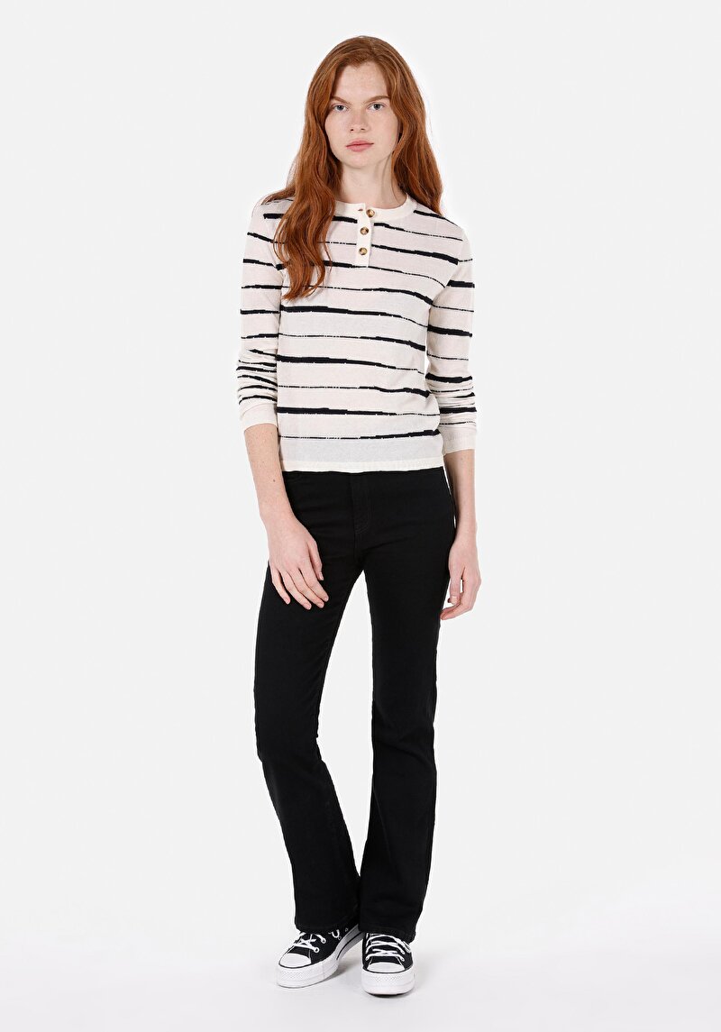 Slim Fit Yuvarlak Yaka Çizgili Kadın Ekru Kazak