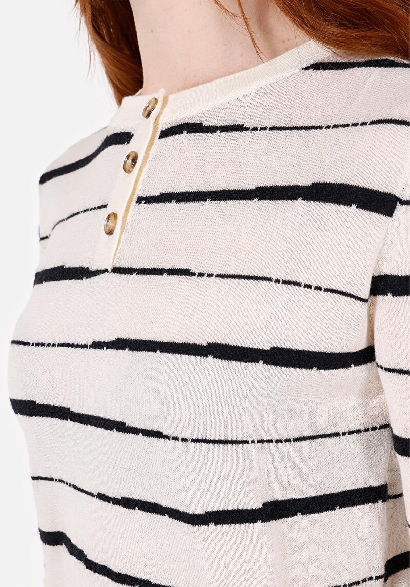 Slim Fit Yuvarlak Yaka Çizgili Kadın Ekru Kazak