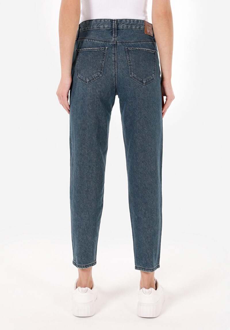 Mom Fit Daralan Paça Kadın İndigo Pamuklu Jean Pantolon