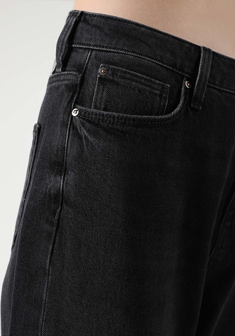 Mom Fit Yüksek Bel Daralan Paça Kadın Denim Jean Pantolon