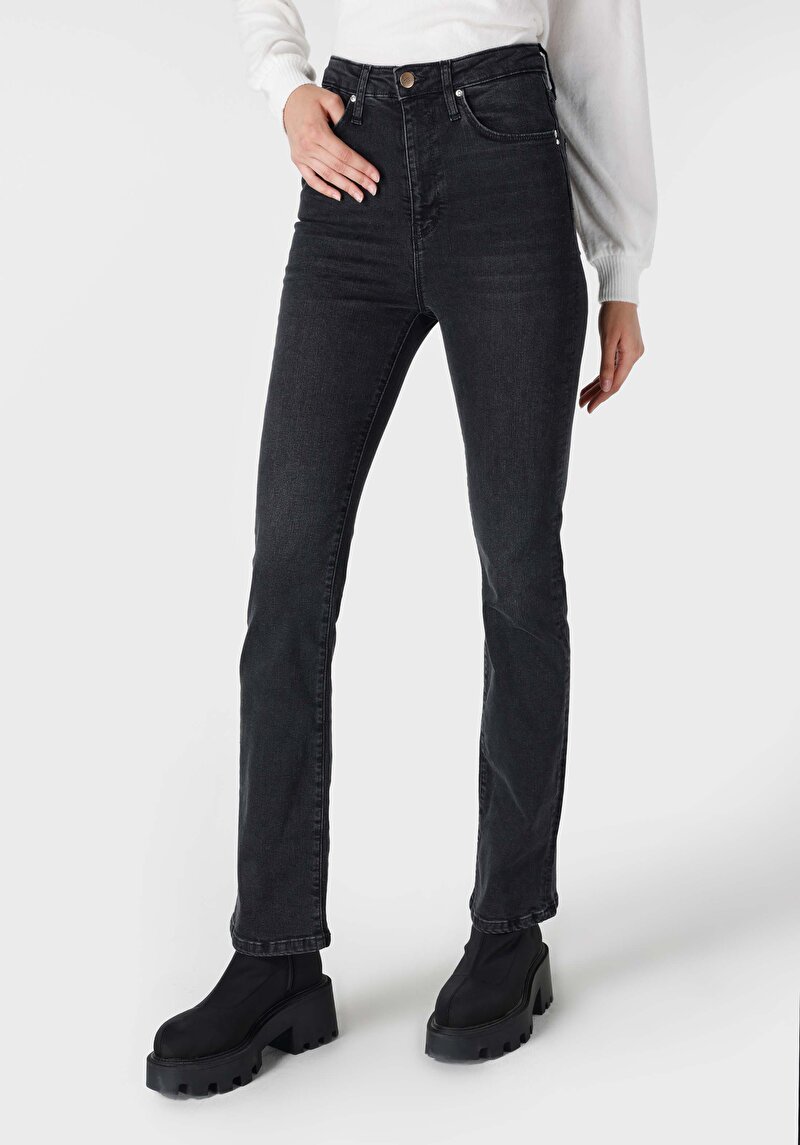 Flare Fit Yüksek Bel Ispanyol Paça Kadın Siyah Jean Pantolon