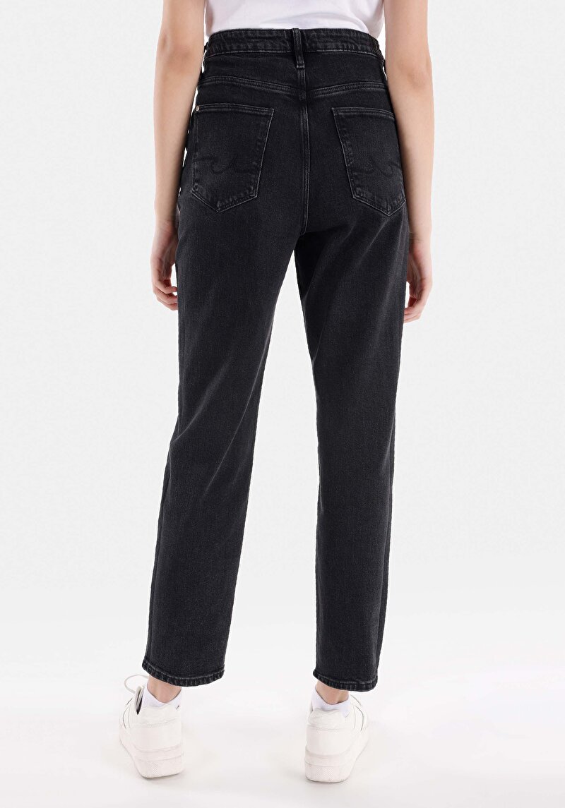 Slim Fit Orta Bel Daralan Paça Kadın Denim Jean Pantolon