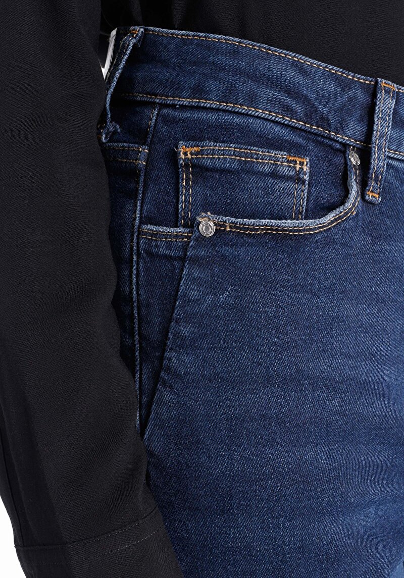 Mom Fit Yüksek Bel Daralan Paça Kadın İndigo Jean Pantolon