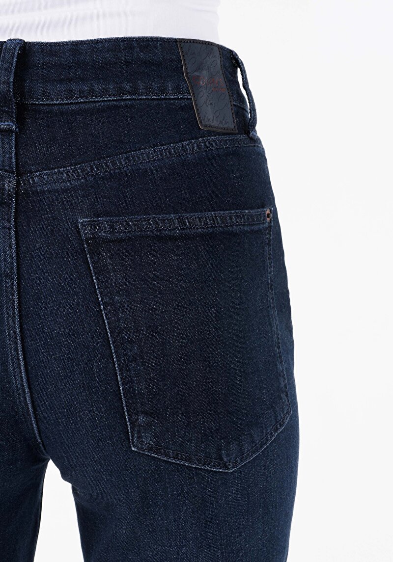 Slim Fit Orta Bel Daralan Paça Kadın Denim Jean Pantolon