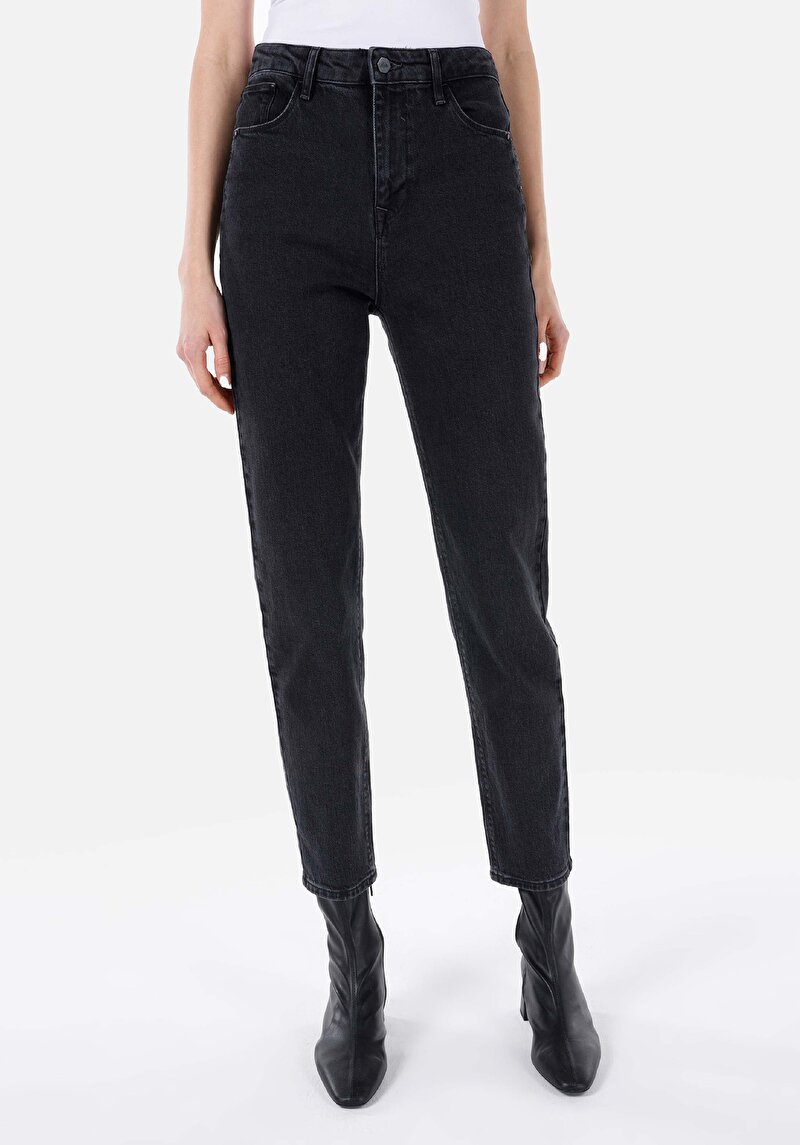 Mom Fit Daralan Paça Kadın Denim Jean Pantolon