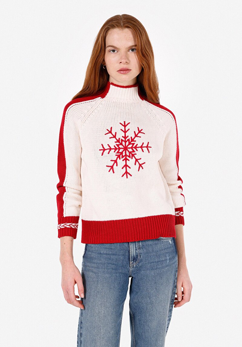 Regular Fit Turtle Neck Nakışlı Kadın Ekru Kazak