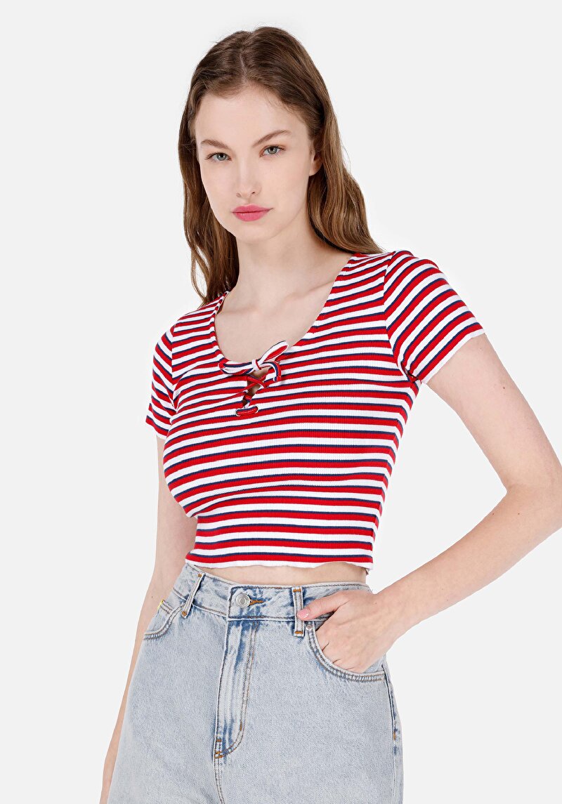 Slim Fit Derin Yuvarlak Yaka Kadın Kirmizi Kısa Kol Tişört