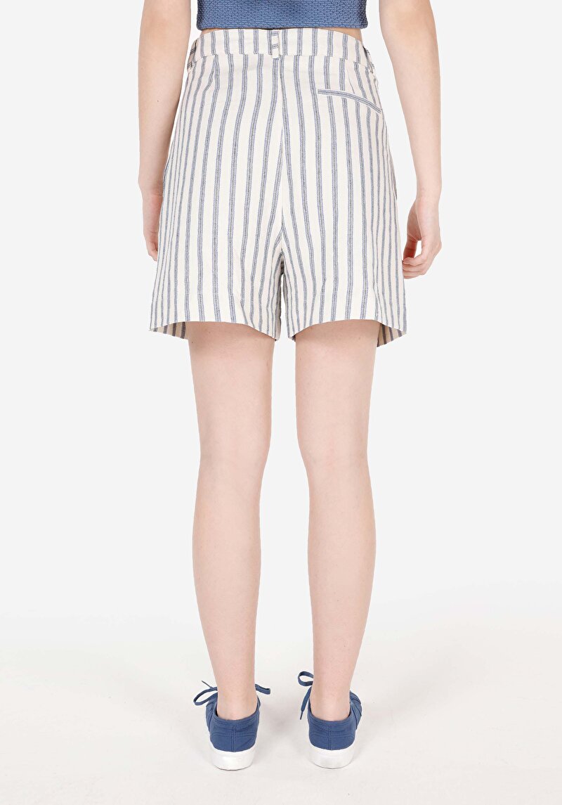 Regular Fit Yüksek Bel Cepli Kadın Beyaz Şort