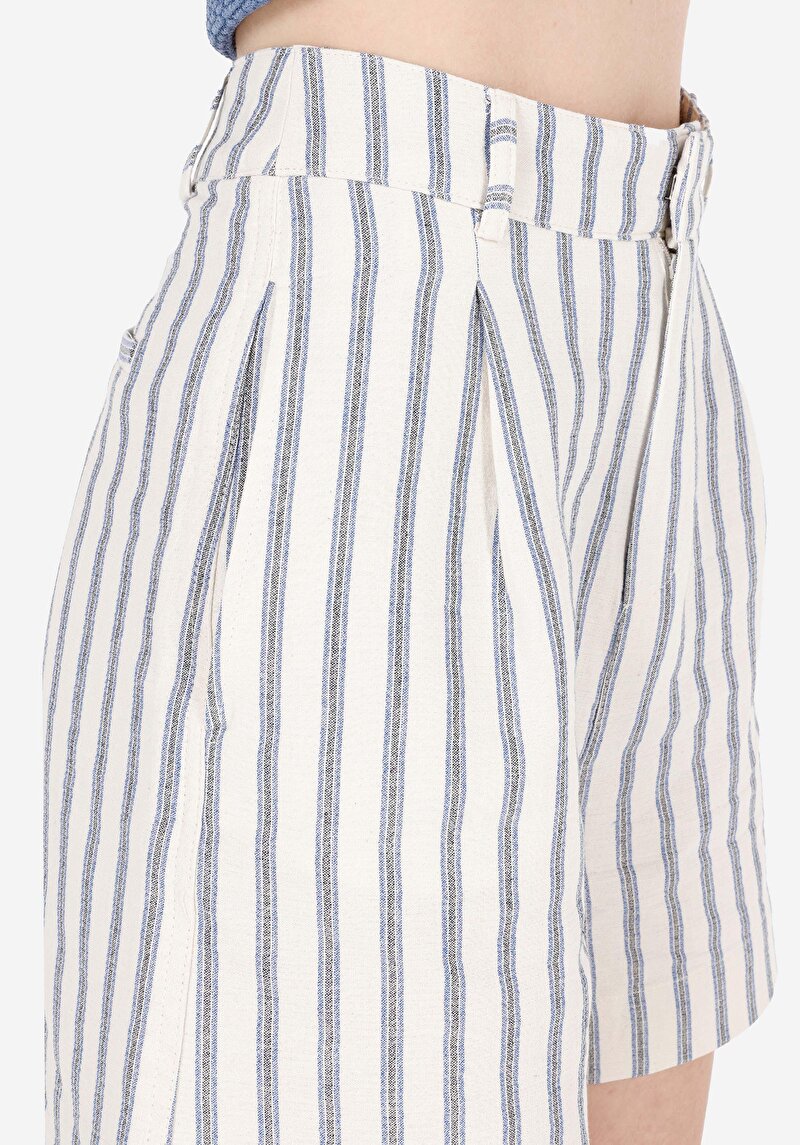 Regular Fit Yüksek Bel Cepli Kadın Beyaz Şort