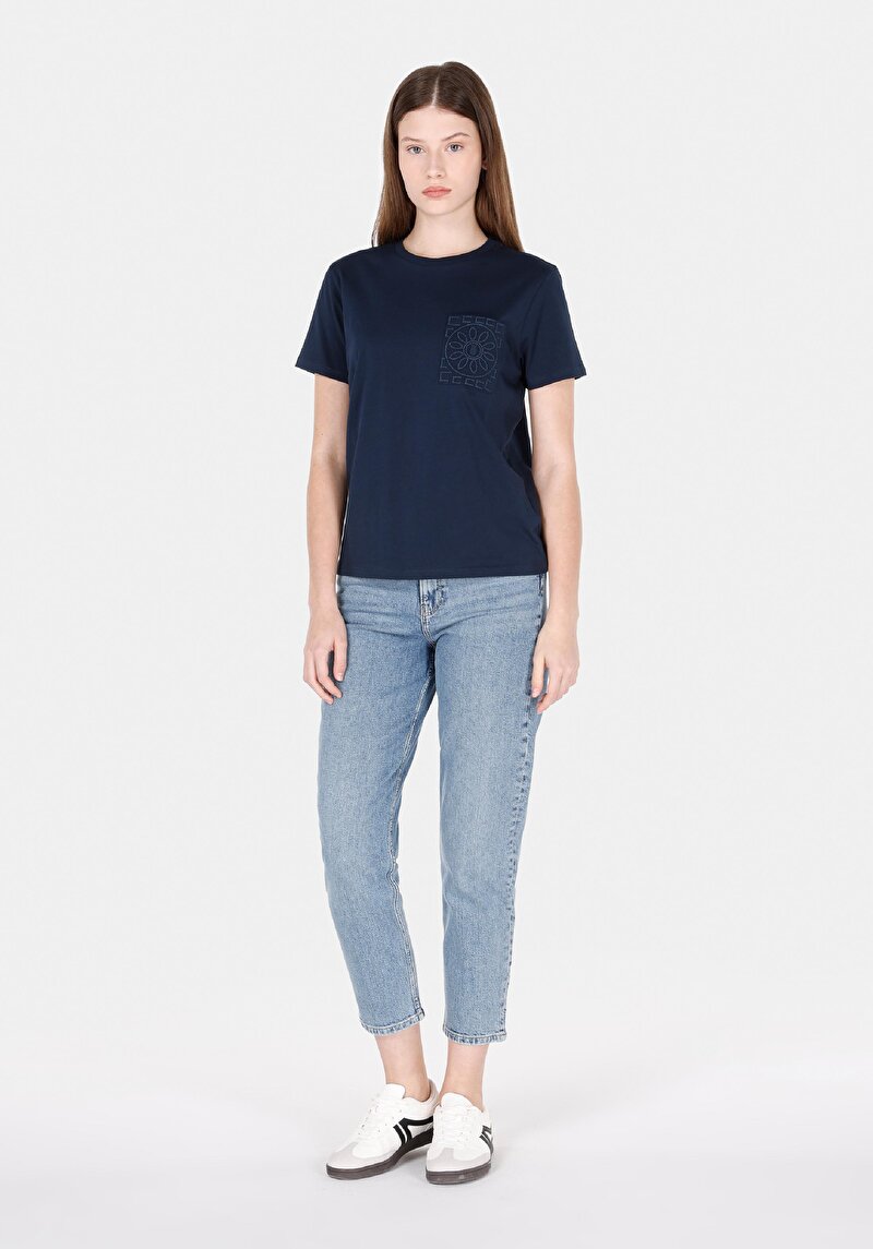 Regular Fit Yuvarlak Yaka Nakışlı Kadın Lacivert Kısa Kol Tişört