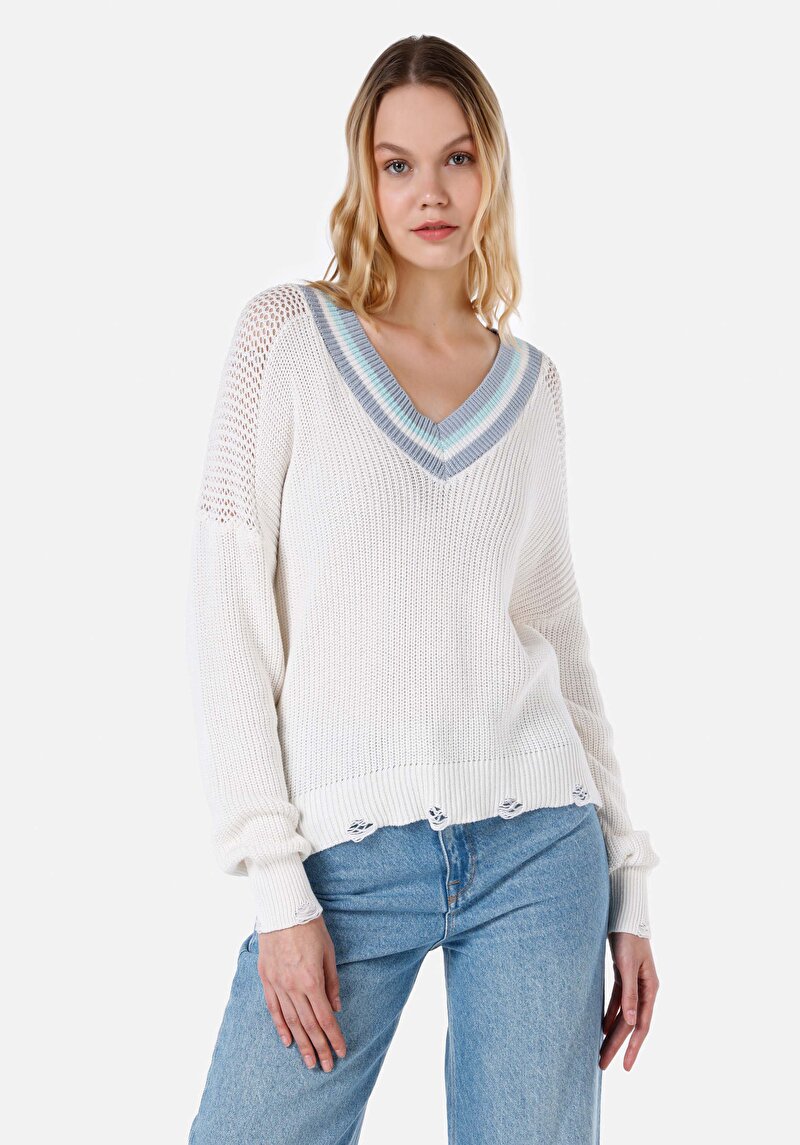 Regular Fit V Yaka  Kadın Beyaz Kazak