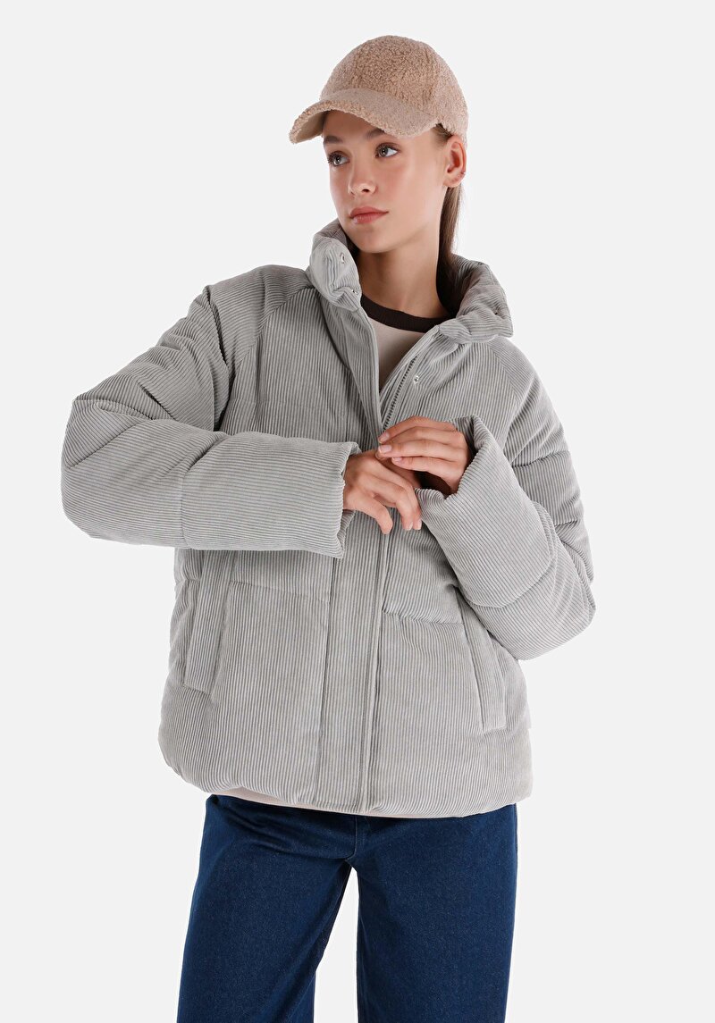 Regular Fit Dik Yaka Fermuarlı Astarlı  Kadın Yeşil Mont
