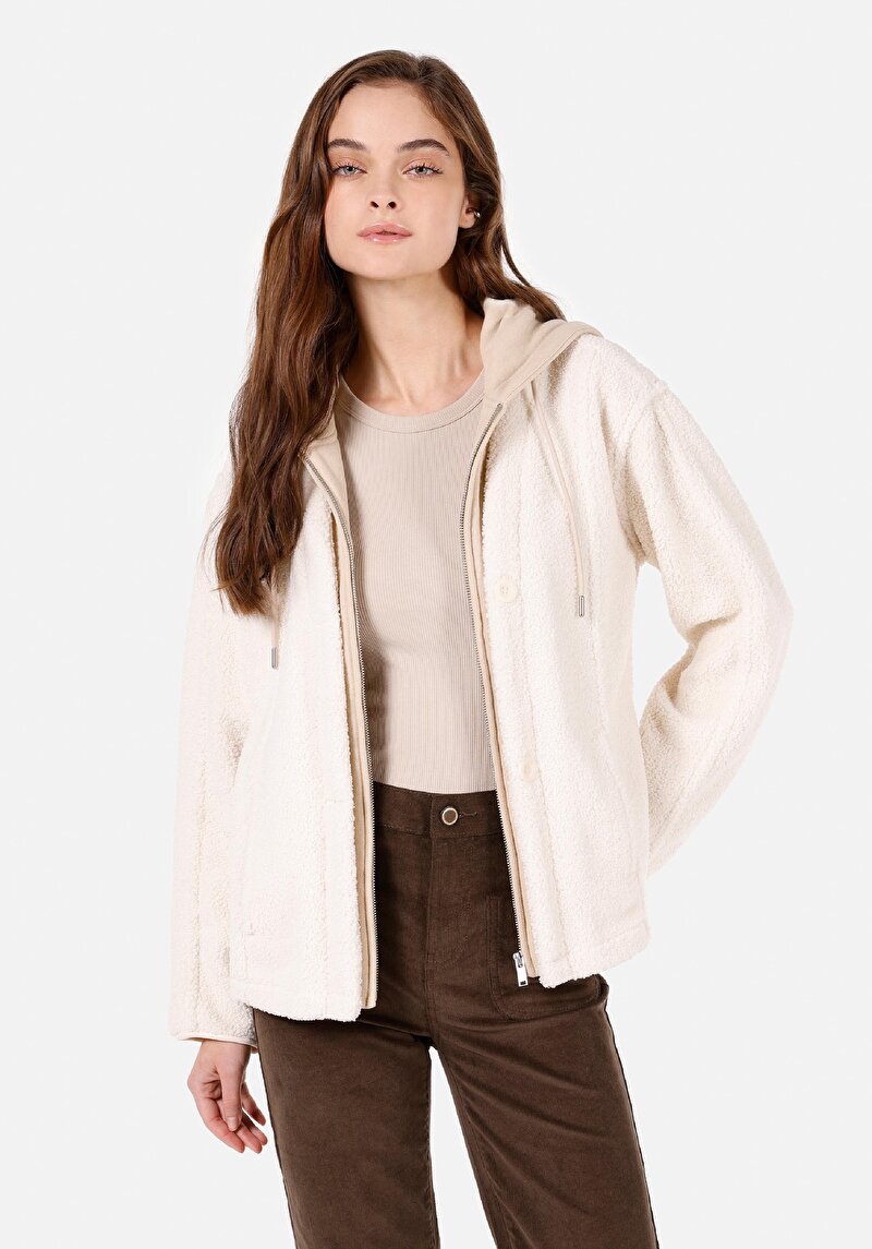 Regular Fit Kapüşonlu Fermuarlı Astarlı Kürklü Kadın Ekru Ceket
