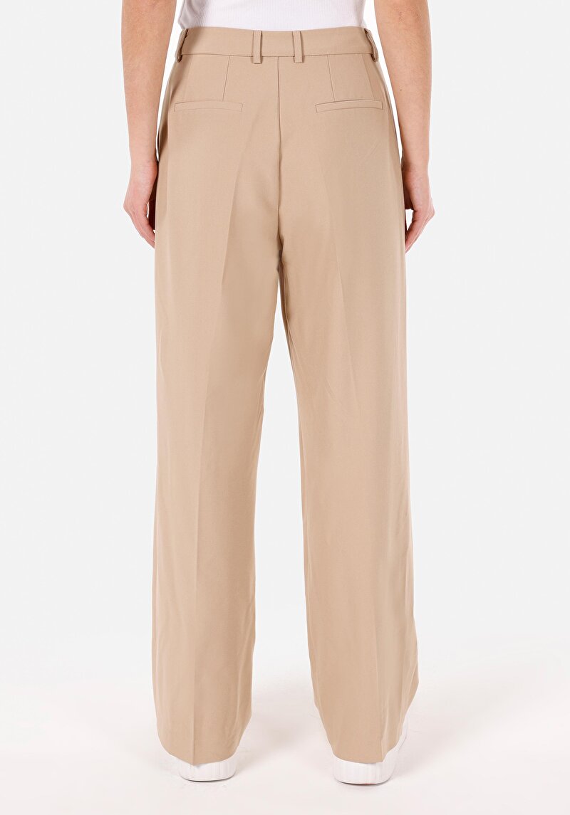 Regular Fit Yüksel Bel Geniş Paça Cepli Kadın Bej Pantolon