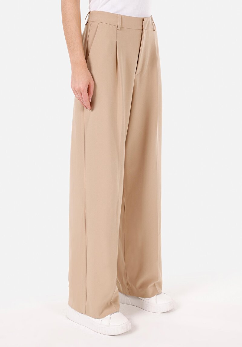 Regular Fit Yüksel Bel Geniş Paça Cepli Kadın Bej Pantolon