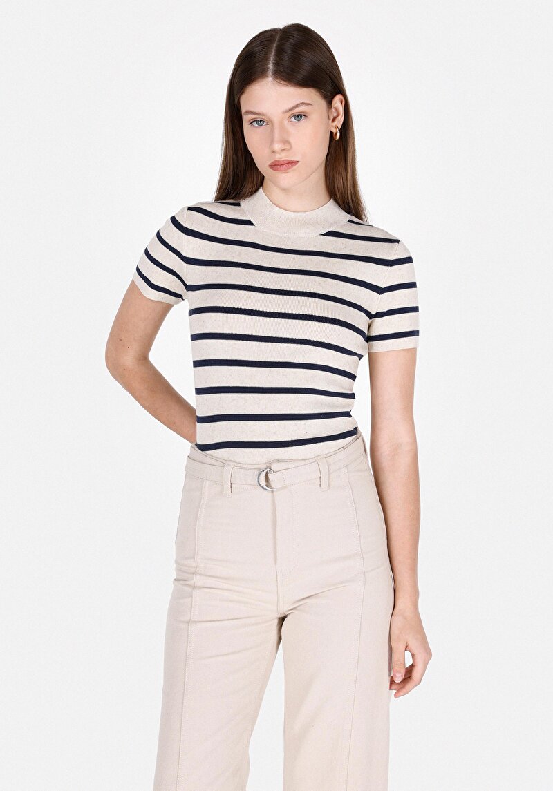 Slim Fit Yarım Balıkçı Yaka Kadın Bej Kısa Kol Kazak