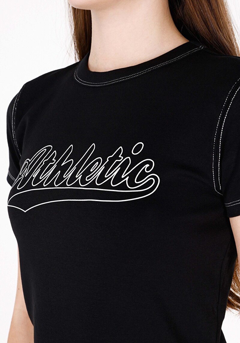 Slim Fit Yuvarlak Yaka Baskılı Kadın Siyah Kısa Kol Tişört