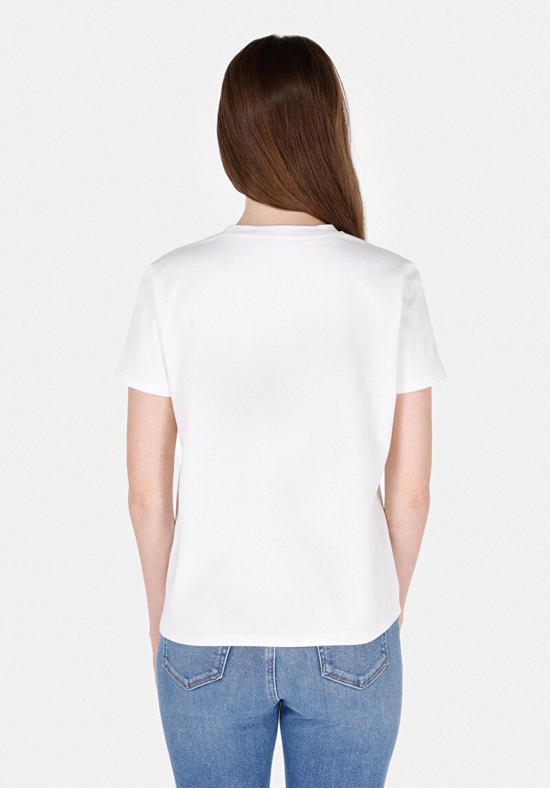 Regular Fit Yuvarlak Yaka Nakışlı Kadın Beyaz Kısa Kol Tişört