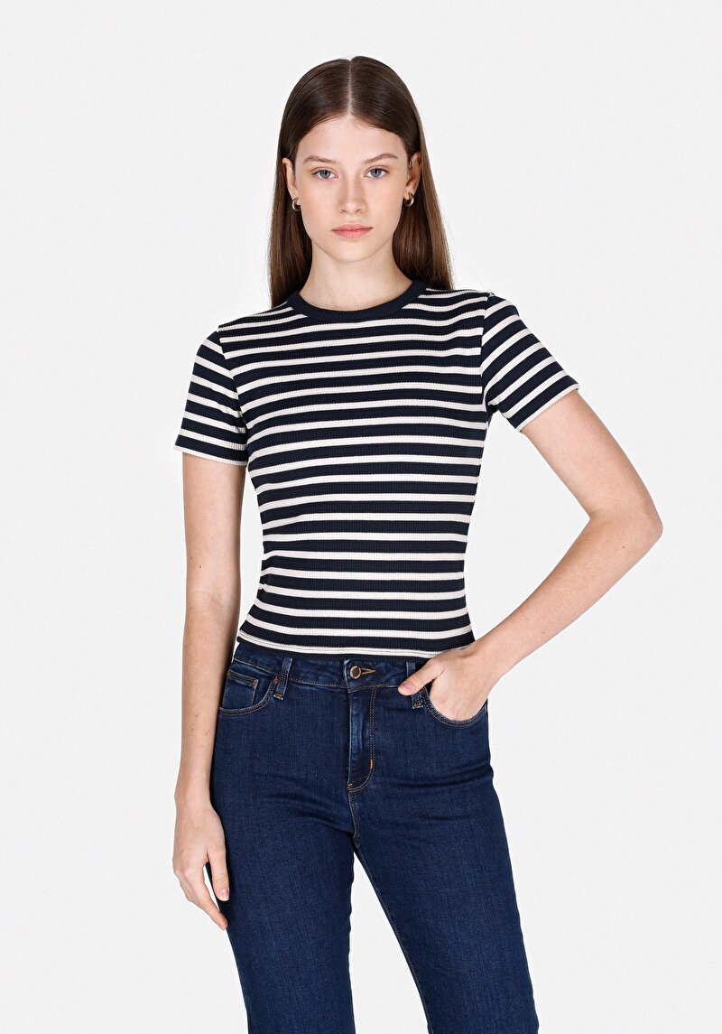 Slim Fit Yuvarlak Yaka Çizgili Kadın Lacivert Kısa Kol Tişört