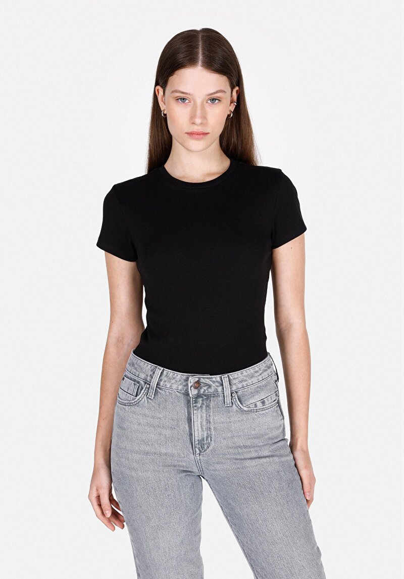 Slim Fit Yuvarlak Yaka Örme Düz Kadın Siyah Kısa Kol Tişört