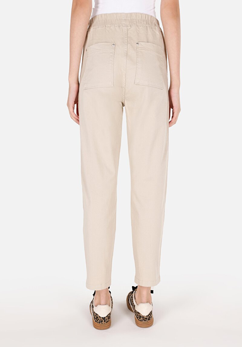 Regular Fit Düşük Bel Düz Paça Kadın Bej Pantolon