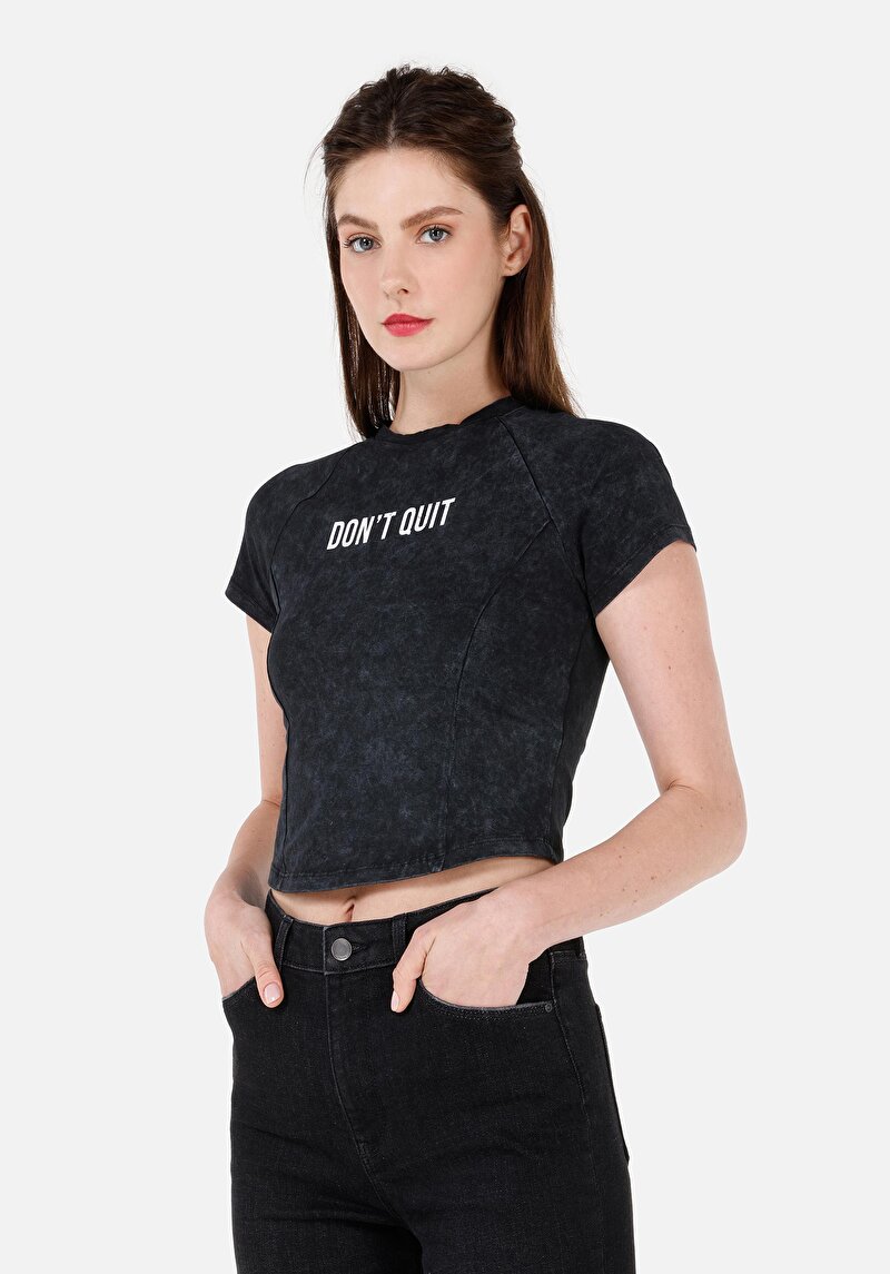 Slim Fit Yuvarlak Yaka Baskılı Kadın Antrasit Kısa Kol Tişört