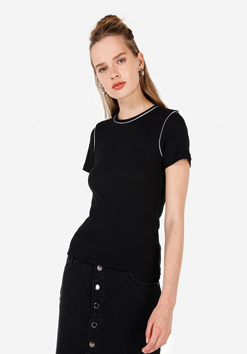 Slim Fit Yuvarlak Yaka Düz Kadın Siyah Kısa Kol Tişört