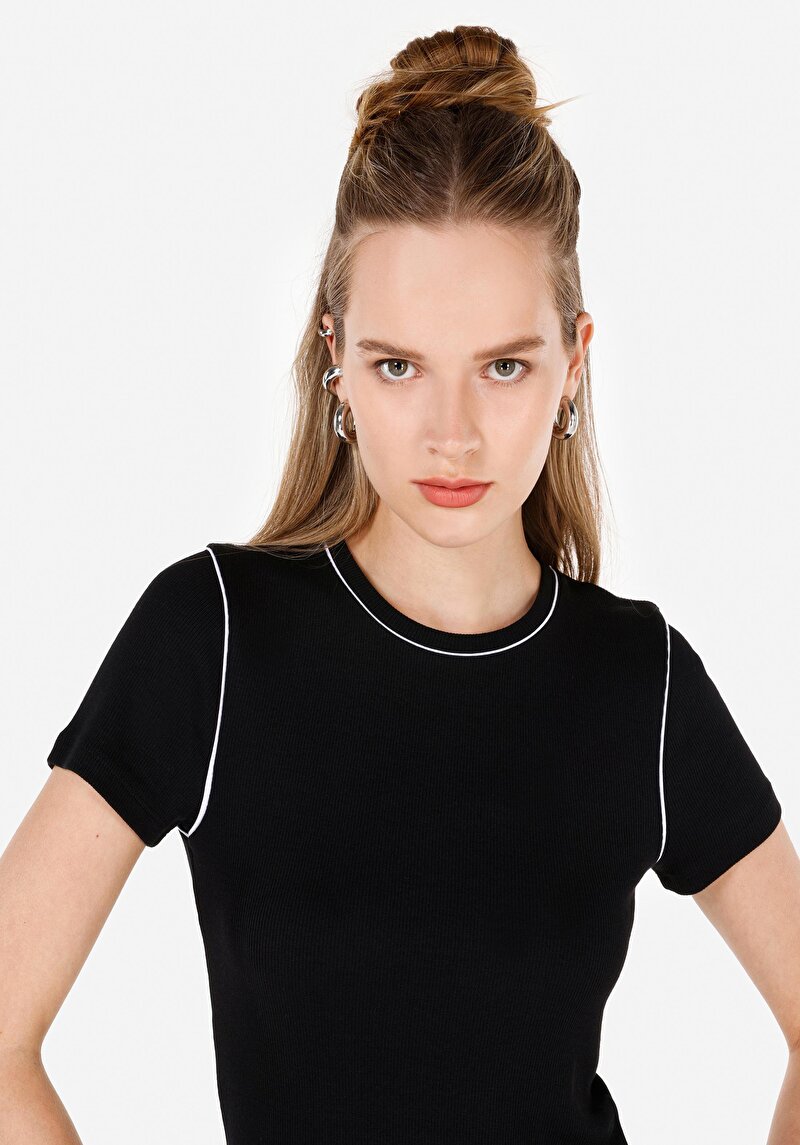 Slim Fit Yuvarlak Yaka Düz Kadın Siyah Kısa Kol Tişört