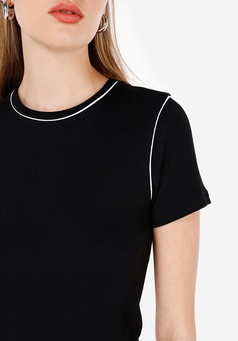Slim Fit Yuvarlak Yaka Düz Kadın Siyah Kısa Kol Tişört