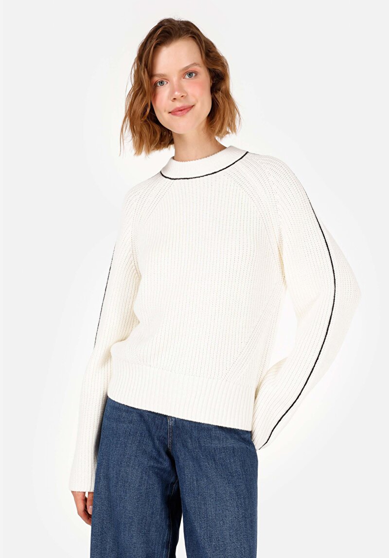 Regular Fit Yuvarlak Yaka Kadın Ekru Triko Kazak