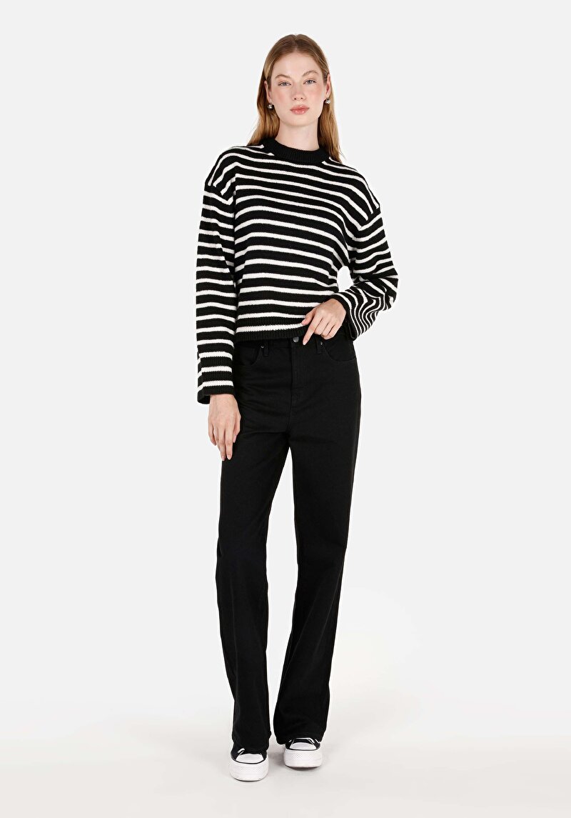 Regular Fit Yuvarlak Yaka Kadın Siyah Triko Kazak