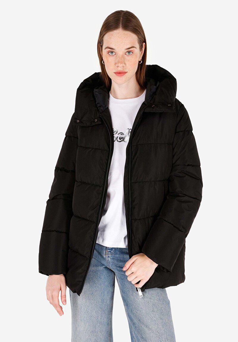 Regular Fit Kapüşonlu Fermuarlı Astarlı Kadın Siyah Mont